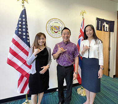 Director of Hong Kong Economic and Trade Office in San Francisco, Ms Jacko Tsang (right) and Hawaii State Senator Glenn Wakai (middle) poised for a picture after a meeting on Feb 25. On the left is Deputy Director of Hong Kong Economic and Trade Office in San Francisco, Ms Emily Ng.