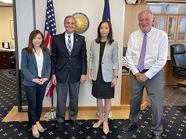 Director Jacko Tsang (second right) and Deputy Director Emily Ng (left) of the Hong Kong Economic and Trade Office in San Francisco posed for a picture with Mr Kevin Meyer, Lieutenant Governor of Alaska (second left) and Mr Greg Wolf, Executive Director of World Trade Center Anchorage (right) after a meeting at the Lieutenant Governor’s office on June 15. 