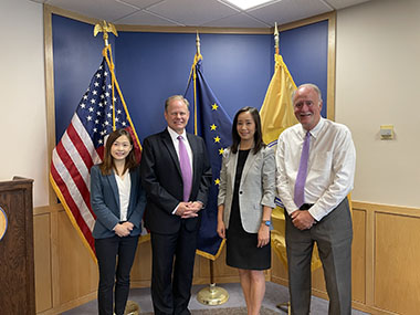 Director Jacko Tsang (second right) and Deputy Director Emily Ng (left) the Hong Kong Economic and Trade Office in San Francisco posed for a picture with Mr Dave Bronson, Mayor of Anchorage (second left) and Mr Greg Wolf, Executive Director of World Trade Center Anchorage (right) after a meeting at the Mayor’s office on June 15. 