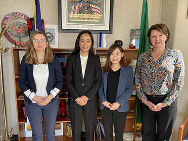 Ms Jacko Tsang, Director (second left) and Ms Emily Ng (second right) of the Hong Kong Economic and Trade Office in San Francisco are pictured with Ms Isabelle De Wulf, Managing Director, Small Business Export Assistance (first right) and Ms Radi Simeonova, Managing Director, Business Development (first left) of Office of Economic Development & Competitiveness, Washington State Department of Commerce.