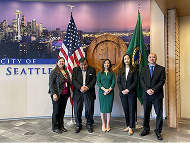 Ms Jacko Tsang, Director of the Hong Kong Economic and Trade Office in San Francisco (second right) is pictured with Ms Kendee Yamaguchi, Deputy Mayor of External Affairs (middle) and Ms Stacey Jehlik, International Affairs Director, Office of Intergovernmental Relations (first left) of the City of Seattle; as well as Mr Michael Tong, President (first right) and Benjamin Lee, Chairman (second left) of the Greater China Hong Kong Business Association of Washington.