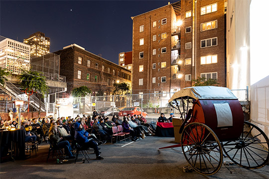 The outdoor screening of “Red Heroine”, accompanied by a live soundtrack performance, was well received on October 22.