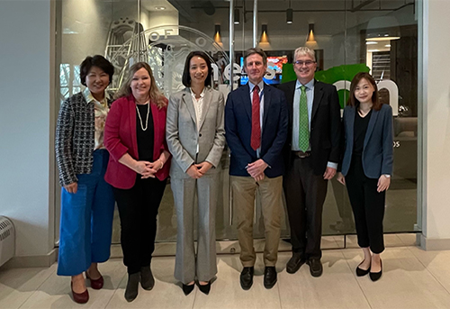 Director of HKETO San Francisco, Jacko Tsang (third left) and Deputy Director, Emily Ng (first right) posed for a picture with Business Oregon’s Deputy Director, Chris Cummings (second right); Global Strategies & Recruitment Interim Manager, Robert Ault (third right); Global Trade Specialists, Sharon Kim (first left) and Alexa Byers (second left) after a meeting on April 25.