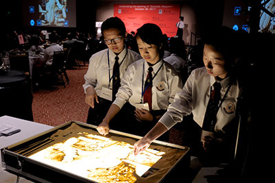 Twenty-four secondary students joined the Tung Wah delegation who visited San Francisco Bay Area in October.  The students narrated the Tung Wah story, its vision and mission through a sand painting presentation at the dinner hosted by the Hong Kong Economic and Trade Office, San Francisco on October 26, 2017.