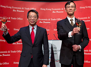 The Hong Kong Commissioner for Economic and Trade Affairs, USA, Mr Clement Leung (Left), and the Director of the Hong Kong Economic and Trade Office in San Francisco, Mr Ivanhoe Chang, propose a toast at a spring reception in celebration of the Year of the Dog held in San Francisco on February 26.