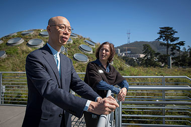 Hong Kong Secretary for the Environment, Mr. Wong Kam-sing visited the California Academy of Sciences in San Francisco and toured the green building features on September 11.